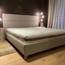Čalouněná postel